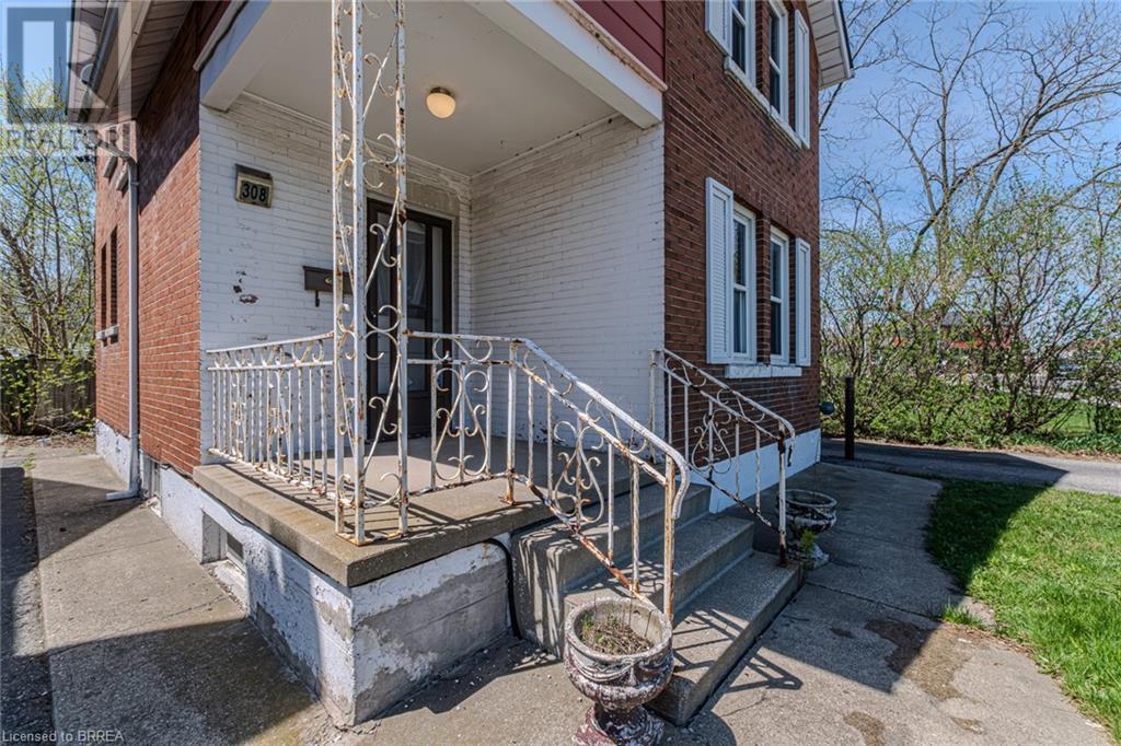 Property at 308 DUNDAS Street N image 3