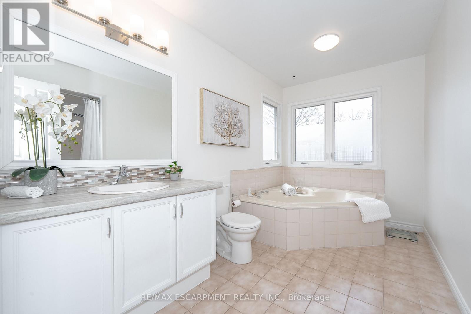 2485 Newport Street, Burlington, Ontario  L7M 3X7 - Photo 33 - W12102617