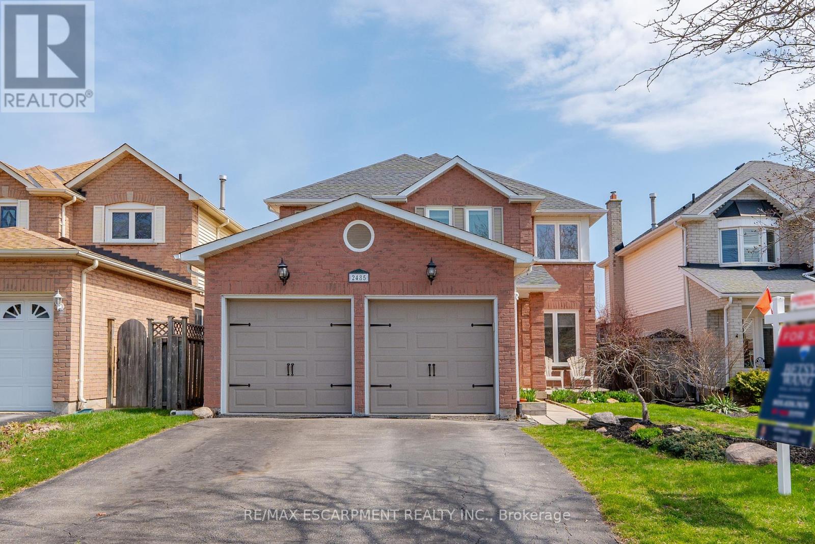 2485 Newport Street, Burlington, Ontario  L7M 3X7 - Photo 2 - W12102617