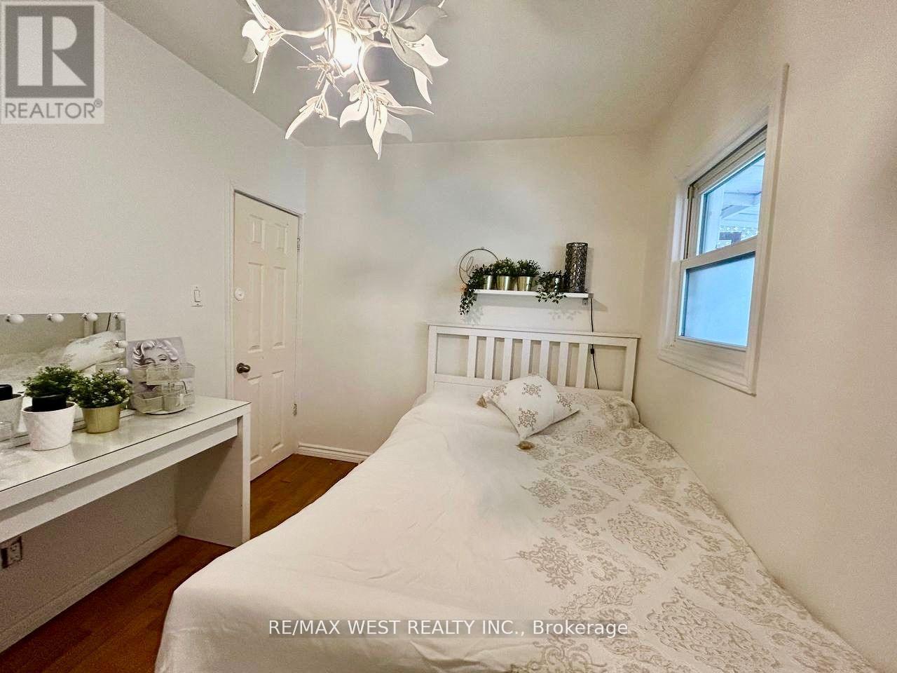 36 Fourteenth Street, Toronto, Ontario  M8V 3H9 - Photo 13 - W12171994