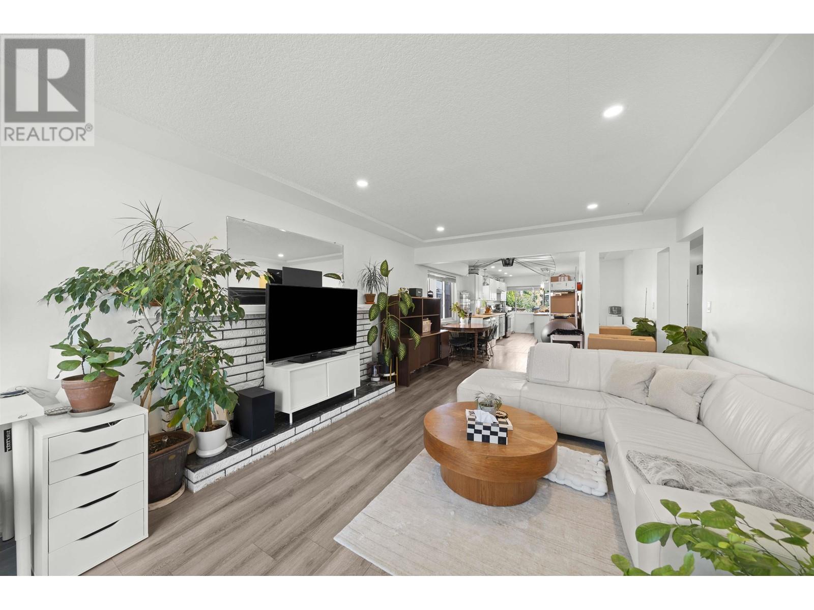 2647 Dundas Street, Vancouver, British Columbia  V5K 1R1 - Photo 3 - R3005441