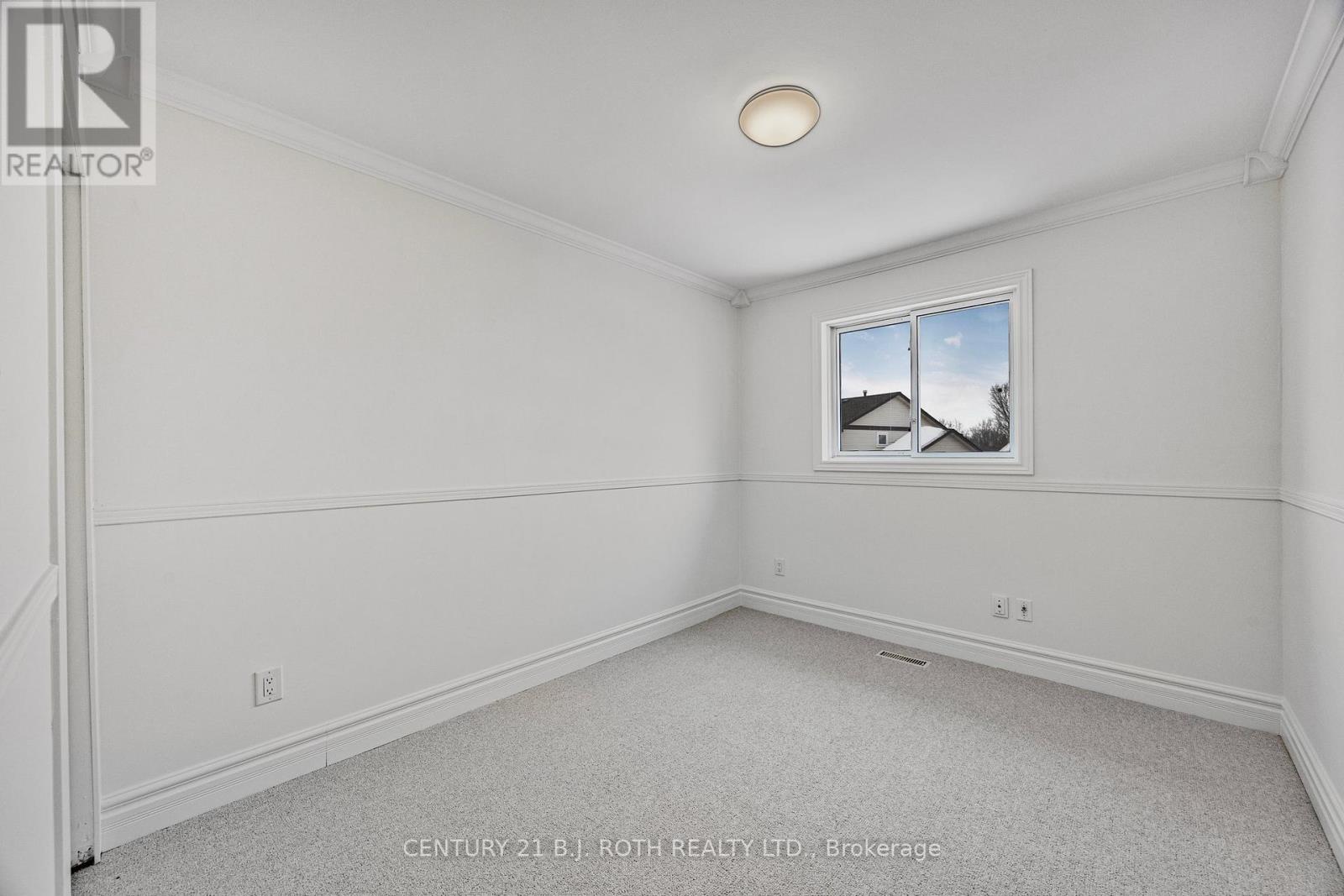 92 Kozlov Street, Barrie, Ontario  L4N 4P9 - Photo 16 - S12002018