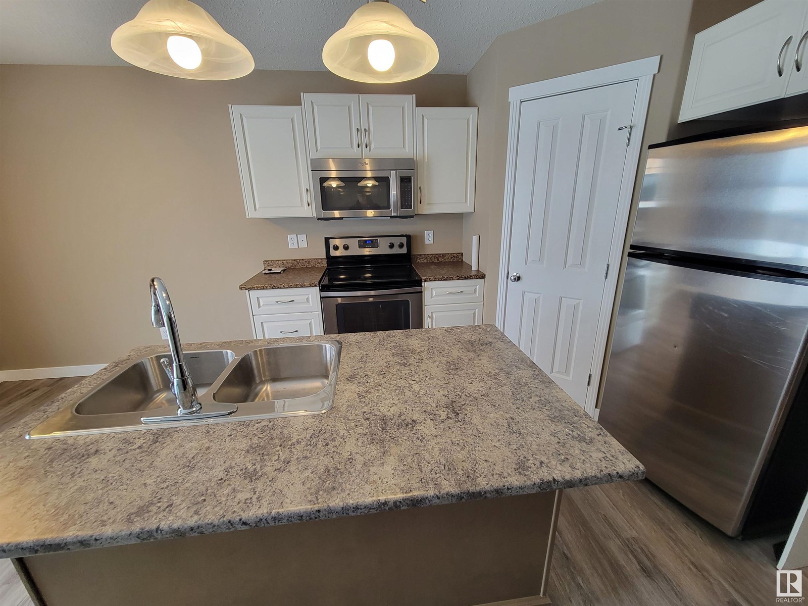 703d Rocky Wy, Cold Lake, Alberta  T9M 0H3 - Photo 4 - E4421858