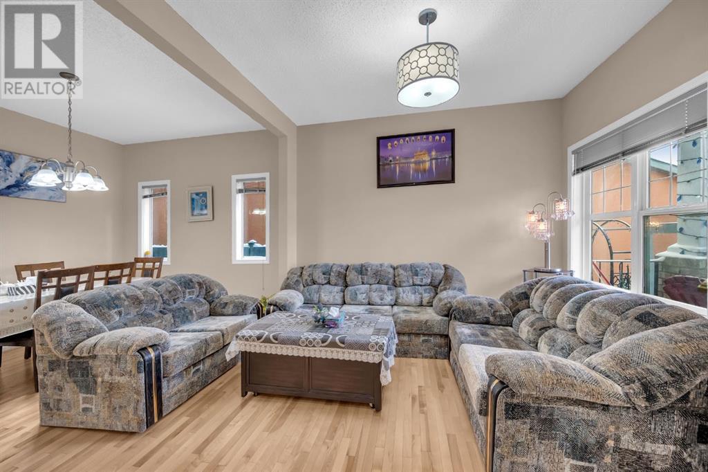 288 Saddlecrest Way Ne, Calgary, Alberta  T3J 5N3 - Photo 5 - A2214421