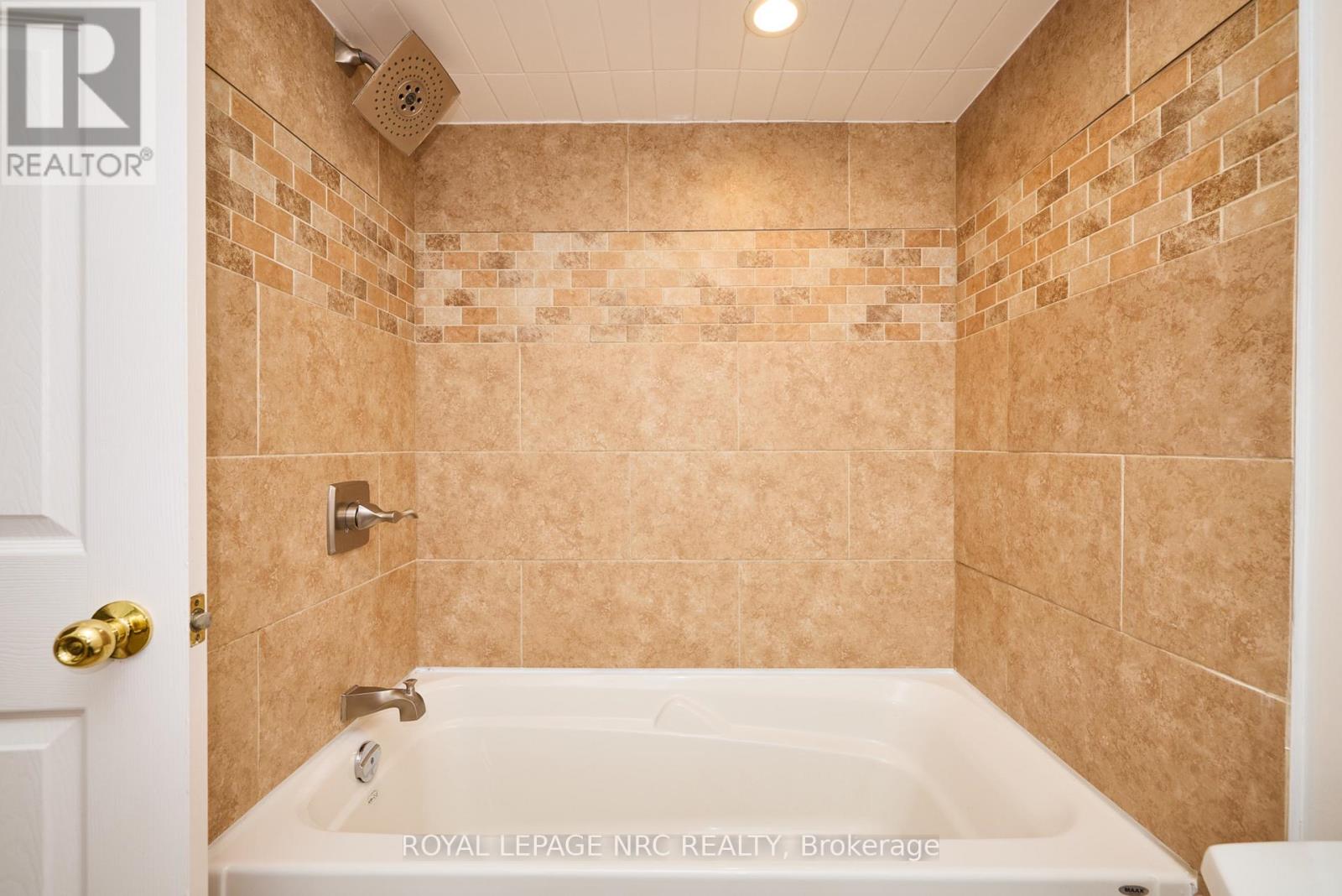 19 Rannie Court, Thorold, Ontario  L2V 4X1 - Photo 37 - X12172042
