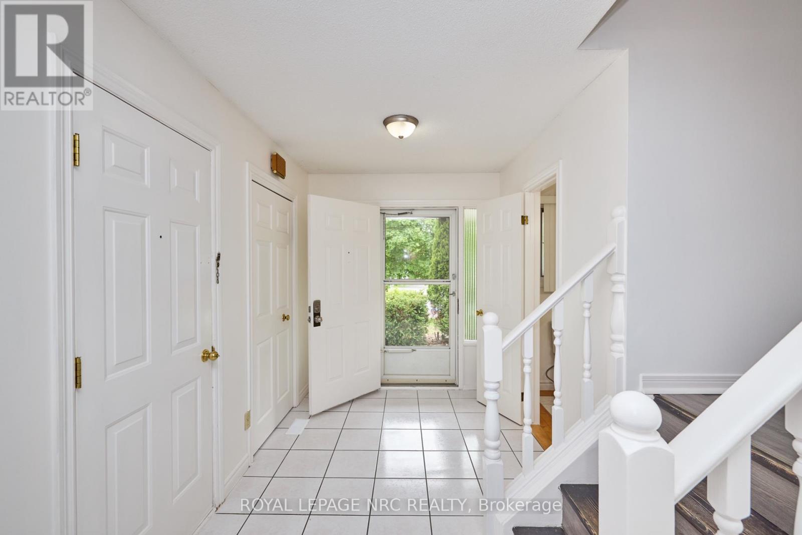 19 Rannie Court, Thorold (Confederation Heights), Ontario  L2V 4X1 - Photo 6 - X12172042