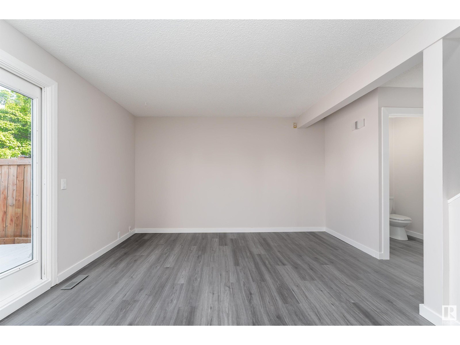 1244 Lakewood Rd W Nw Nw, Edmonton, Alberta  T6K 3P2 - Photo 11 - E4438462