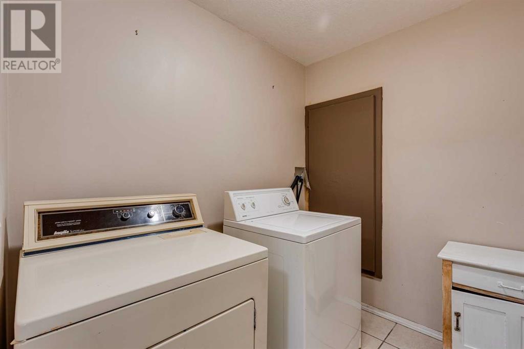 335 Hidden Creek Boulevard Nw, Calgary, Alberta  T3a 6l1 - Photo 35 - A2216891
