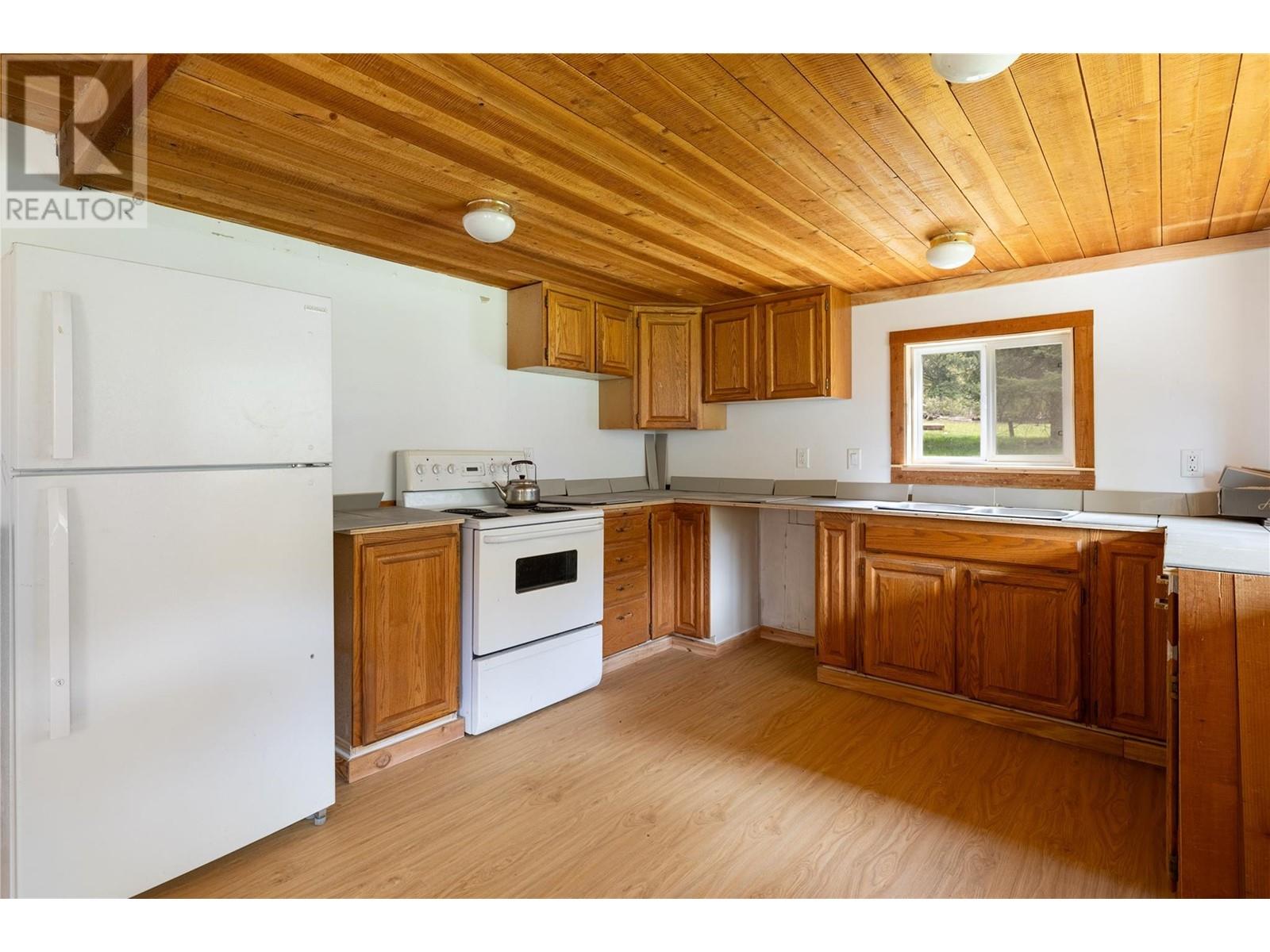 1538 Creighton Valley Road, Lumby, British Columbia  V0E 2G1 - Photo 5 - 10333967