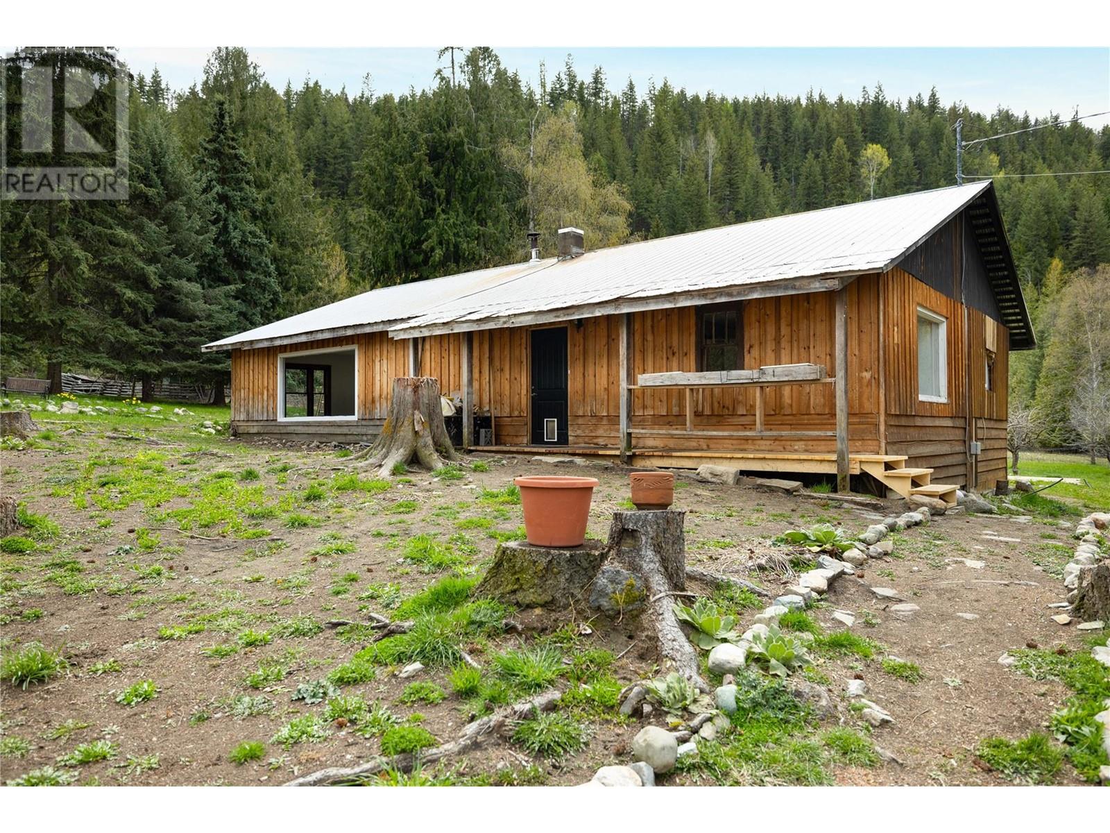1538 Creighton Valley Road, Lumby, British Columbia  V0E 2G1 - Photo 2 - 10333967