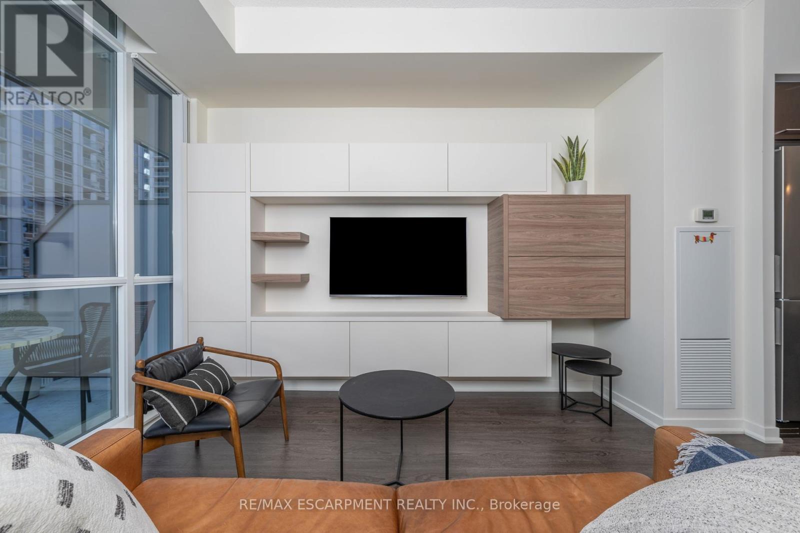 1702 - 770 Bay Street, Toronto, Ontario  M5G 1N6 - Photo 16 - C12172060