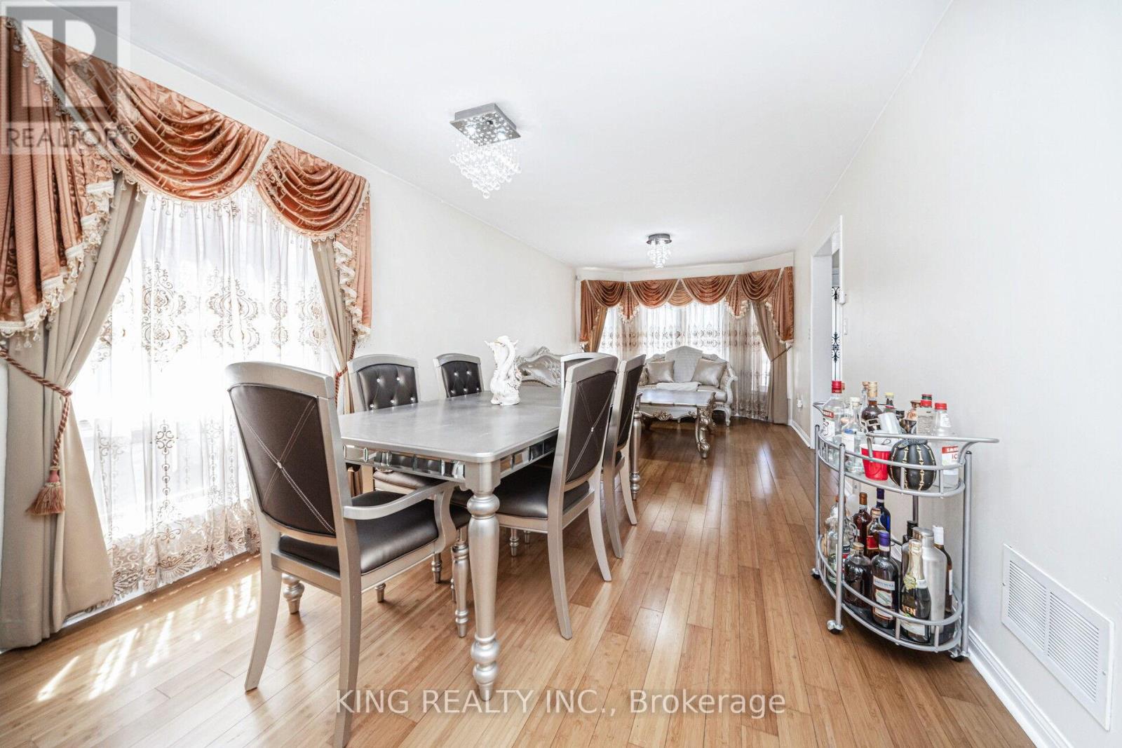 24 Snow Leopard Court, Brampton, Ontario  L6R 2L9 - Photo 8 - W12172076