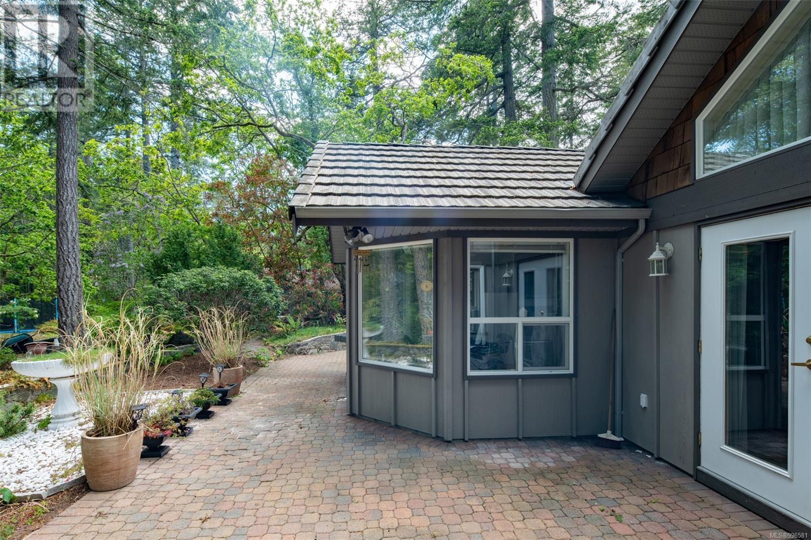 983 Carolwood Dr, Saanich, British Columbia  V8X 3T9 - Photo 36 - 996581
