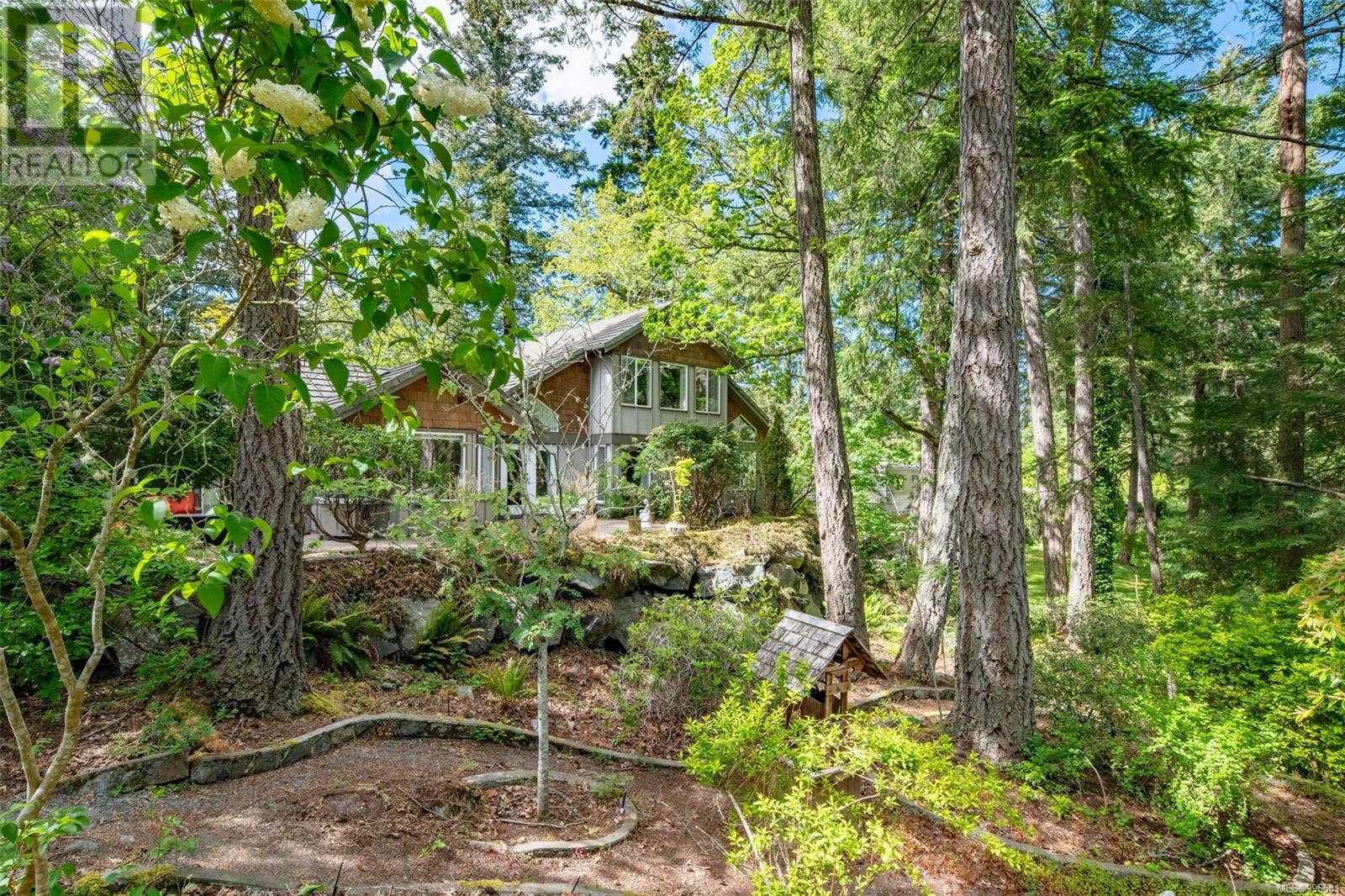 983 Carolwood Dr, Saanich, British Columbia  V8X 3T9 - Photo 40 - 996581