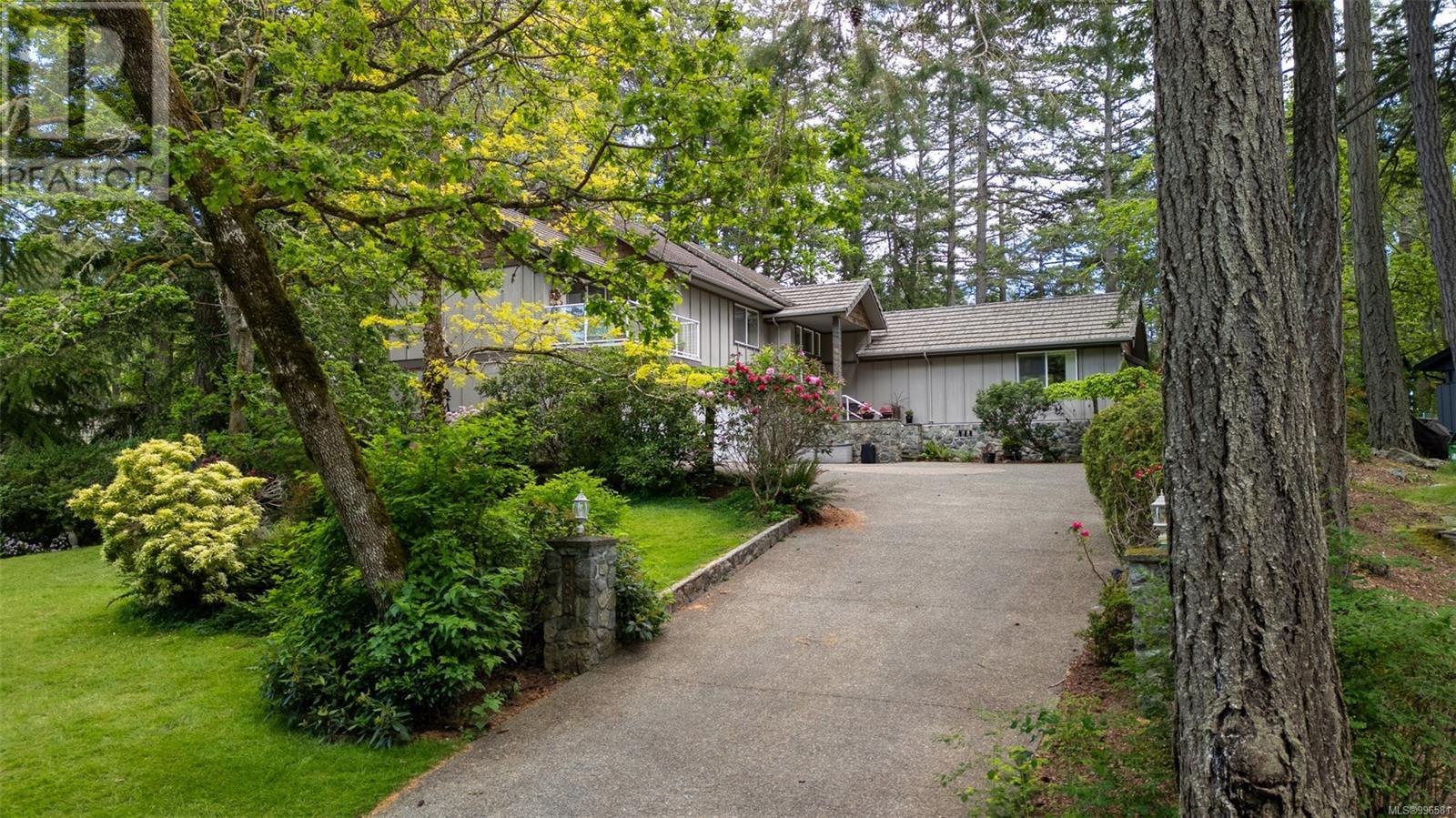 983 Carolwood Dr, Saanich, British Columbia  V8X 3T9 - Photo 43 - 996581