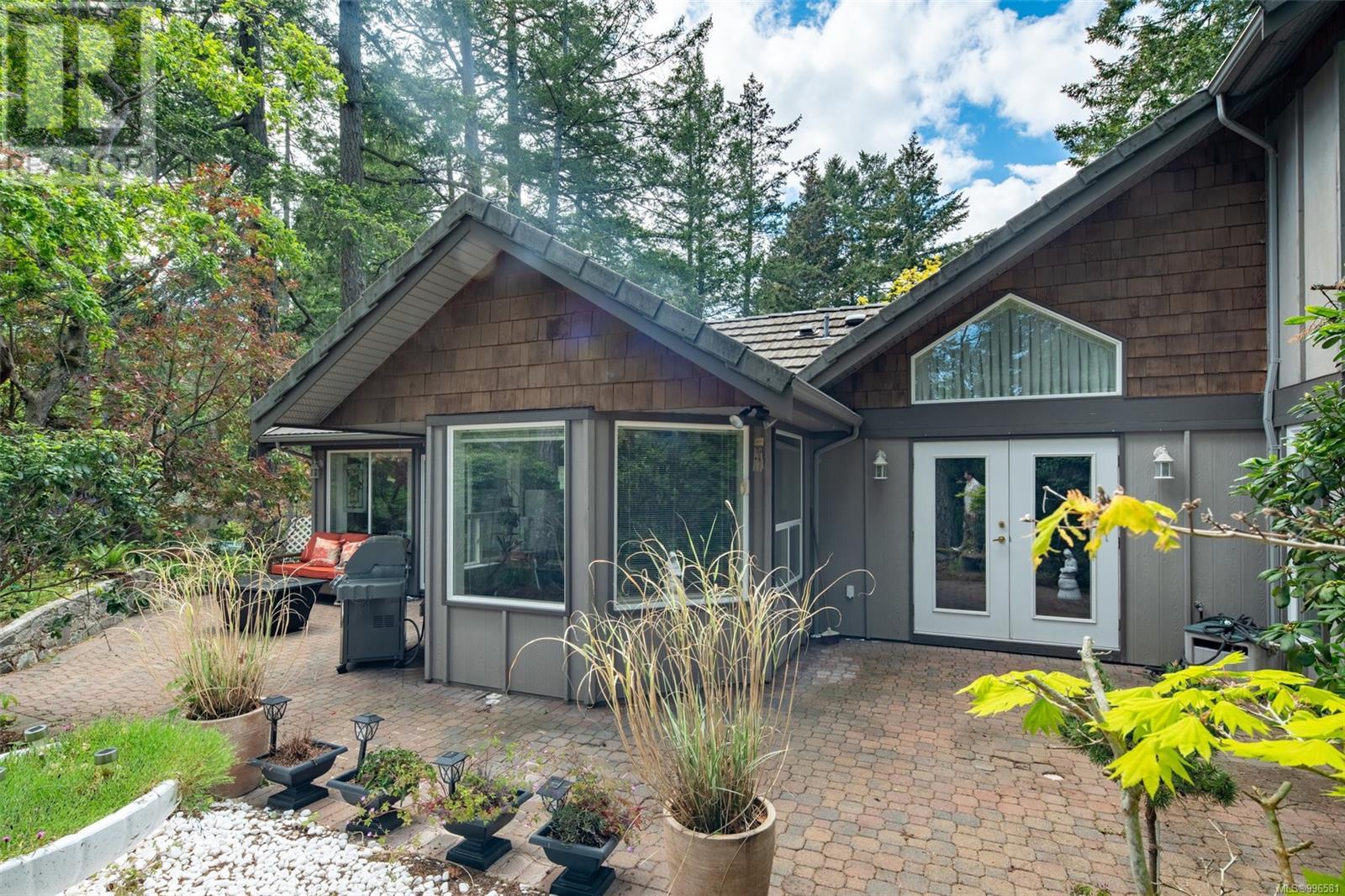 983 Carolwood Dr, Saanich, British Columbia  V8X 3T9 - Photo 37 - 996581
