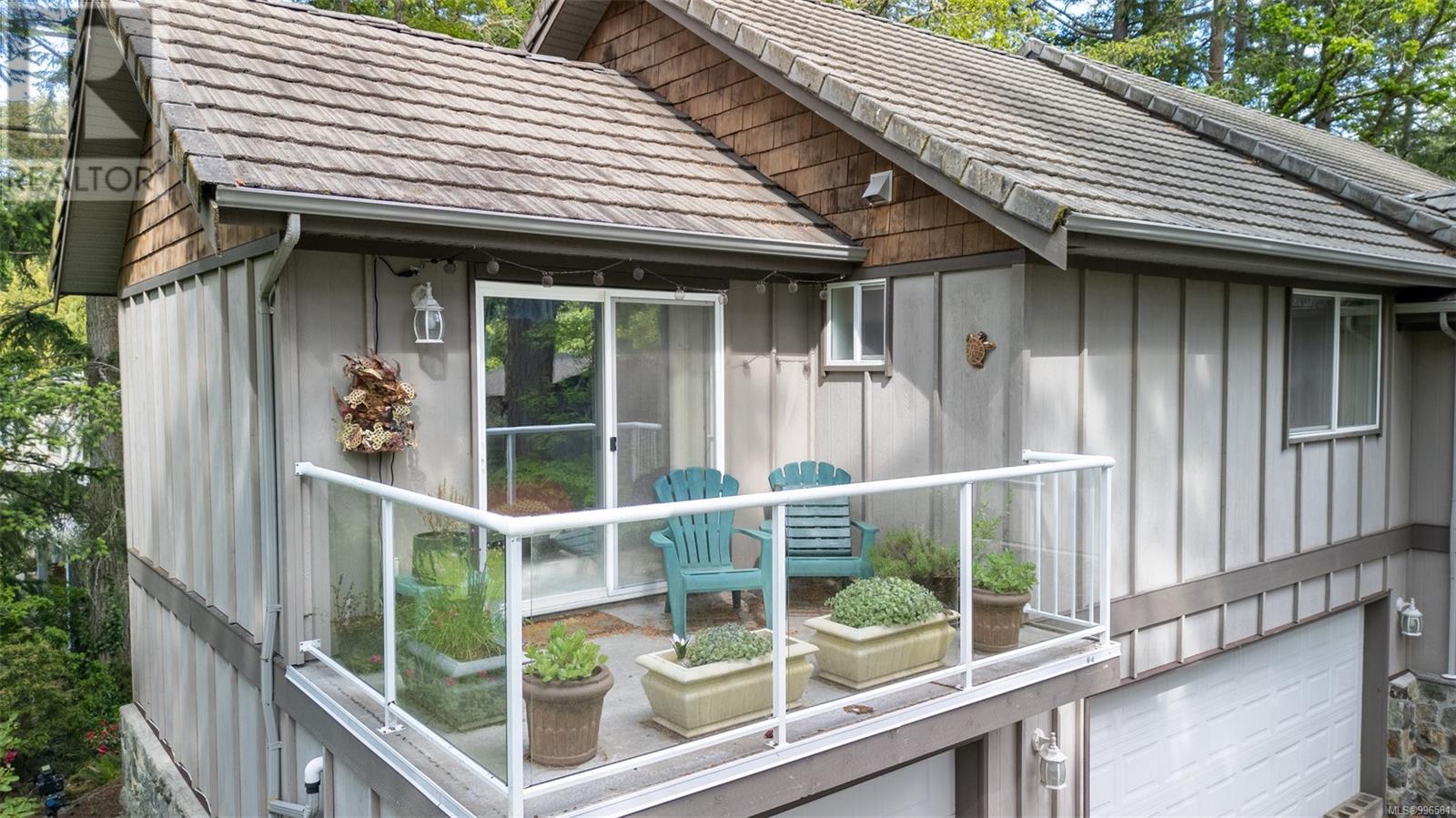 983 Carolwood Dr, Saanich, British Columbia  V8X 3T9 - Photo 32 - 996581