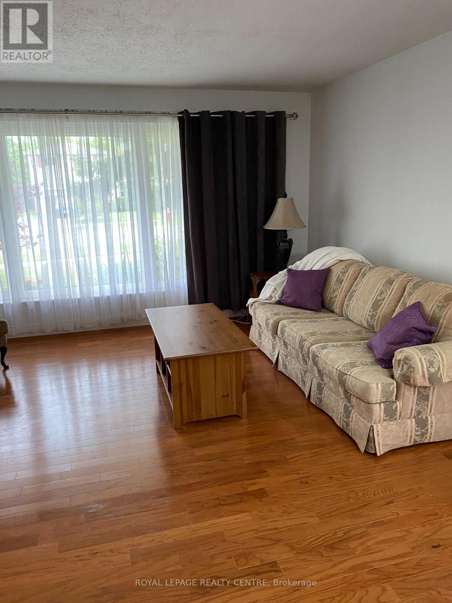 35 Aintree Crescent, Brampton, Ontario  L6T 2T2 - Photo 6 - W12172039