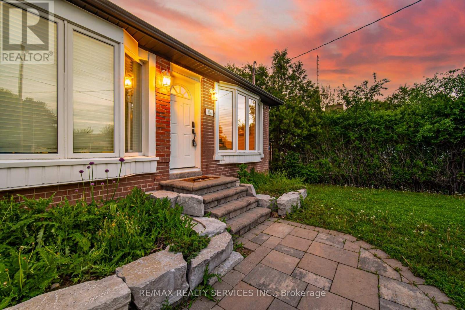 204 Craydon Road, Whitby, Ontario  L1N 2B6 - Photo 2 - E12158781