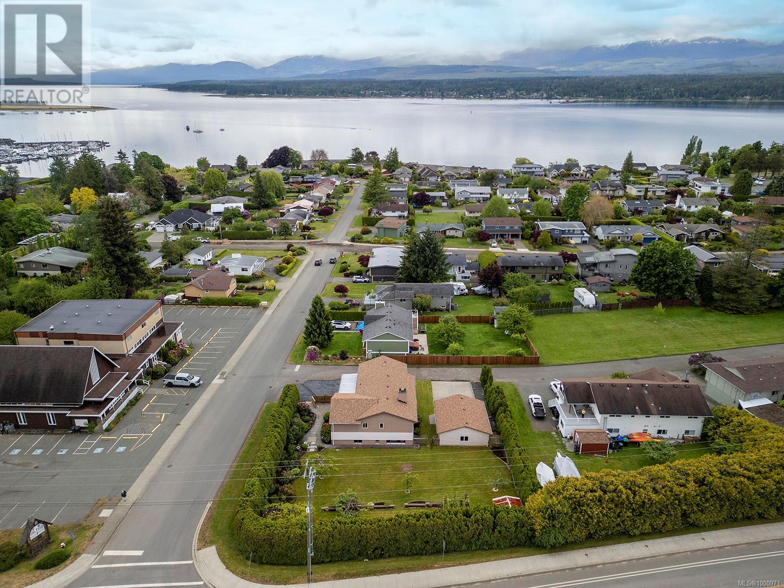 Property at 251 Beach Dr image 2