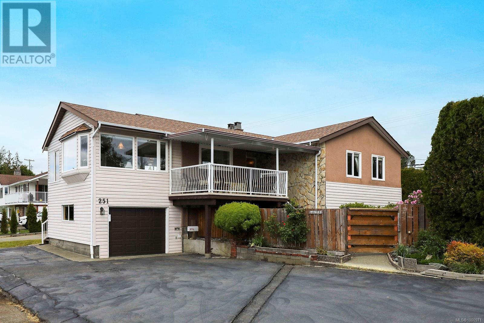 Property at 251 Beach Dr image 4