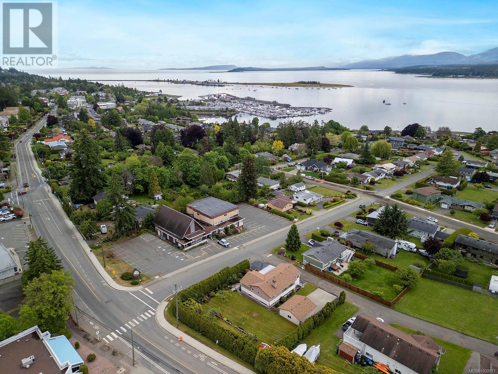 Property at 251 Beach Dr image 3