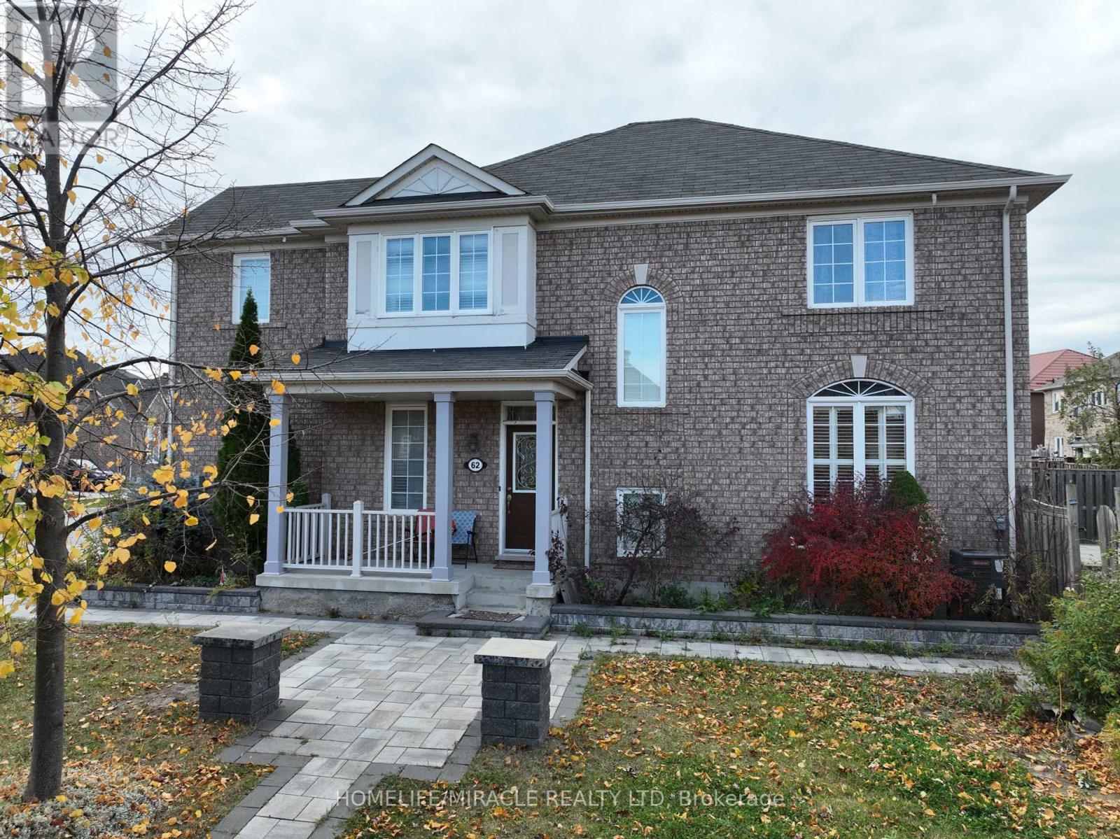 <div class="slider-price">$1,175,000</div><p>62 Antelope Drive, Toronto, Ontario</p>