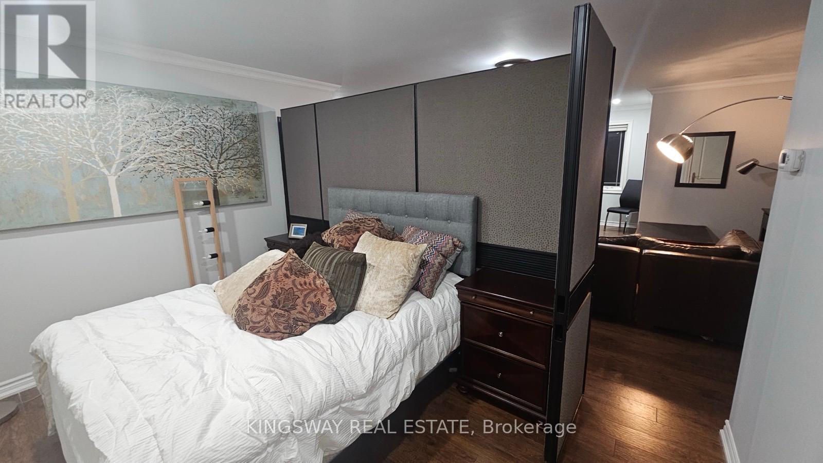 5164 New Street, Burlington, Ontario  L7L 1V4 - Photo 3 - W12172095