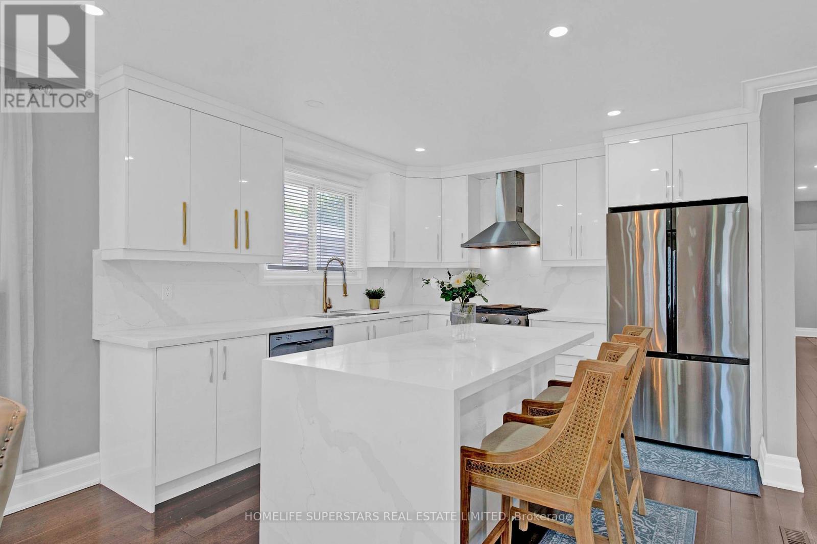 24 Archway Crescent W, Toronto, Ontario  M9M 1V6 - Photo 11 - W12172097