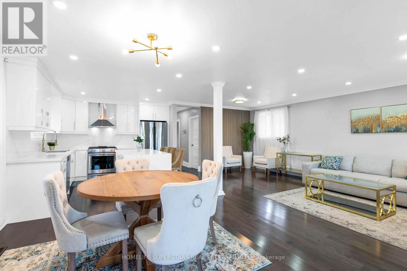 24 Archway Crescent W, Toronto, Ontario  M9M 1V6 - Photo 4 - W12172097