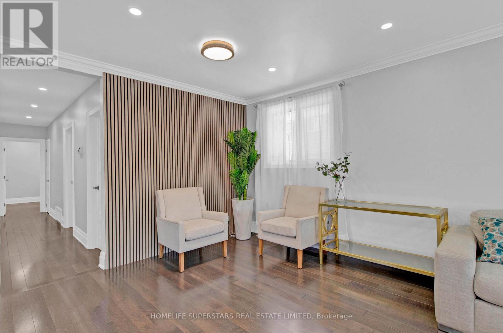 24 Archway Crescent W, Toronto, Ontario  M9M 1V6 - Photo 8 - W12172097