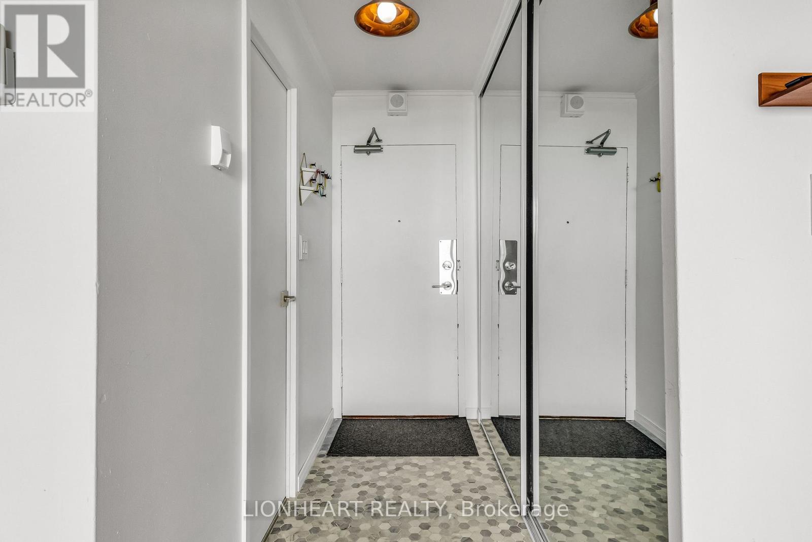 2608 - 40 Homewood Avenue, Toronto, Ontario  M4Y 2K2 - Photo 3 - C12172046