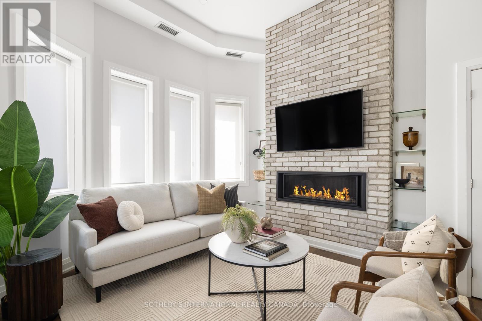 9 - 175 JONES AVENUE, Toronto, Ontario