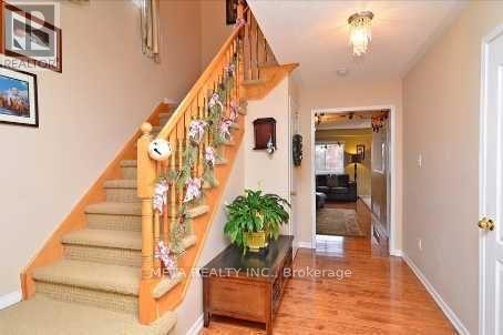 87 Banbrooke Crescent, Newmarket (Summerhill Estates), Ontario  L3X 2W9 - Photo 2 - N12170743