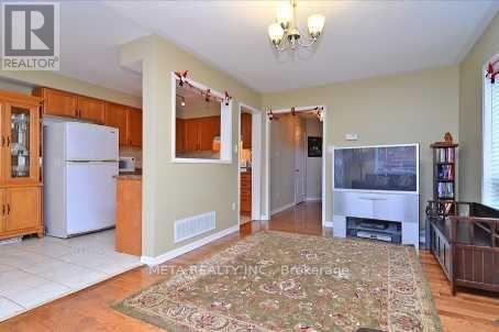 87 Banbrooke Crescent, Newmarket, Ontario  L3X 2W9 - Photo 4 - N12170743