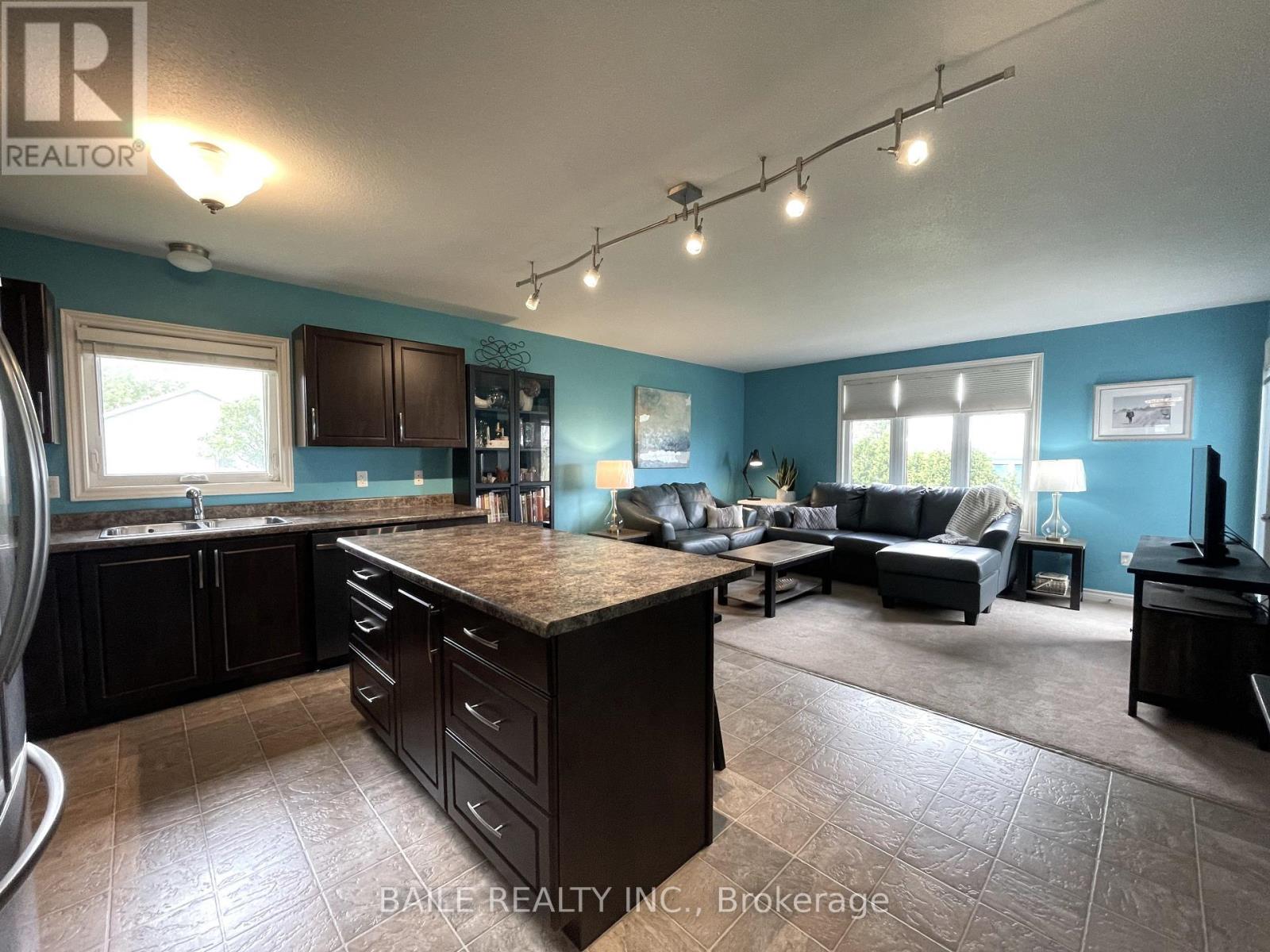 3293 Morrell St Street, Brooke-Alvinston, Ontario  N0N 1A0 - Photo 4 - X12172121