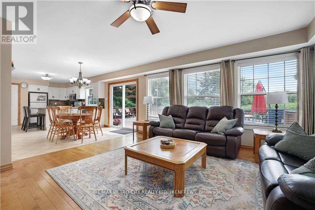 121 Pheasant Run, Greater Madawaska, Ontario  K0J 1H0 - Photo 12 - X12172122