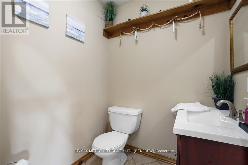 121 Pheasant Run, Greater Madawaska, Ontario  K0J 1H0 - Photo 13 - X12172122