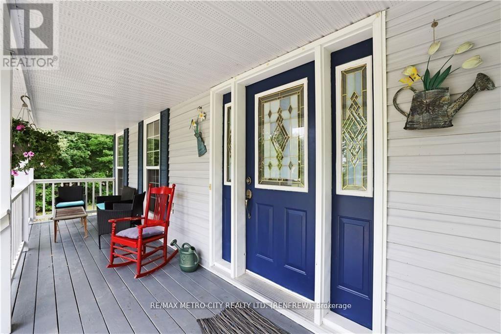 121 Pheasant Run, Greater Madawaska, Ontario  K0J 1H0 - Photo 3 - X12172122