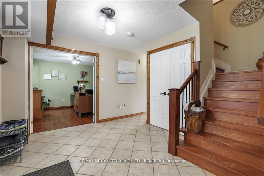 121 Pheasant Run, Greater Madawaska, Ontario  K0J 1H0 - Photo 4 - X12172122