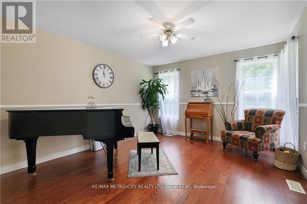 121 Pheasant Run, Greater Madawaska, Ontario  K0J 1H0 - Photo 6 - X12172122