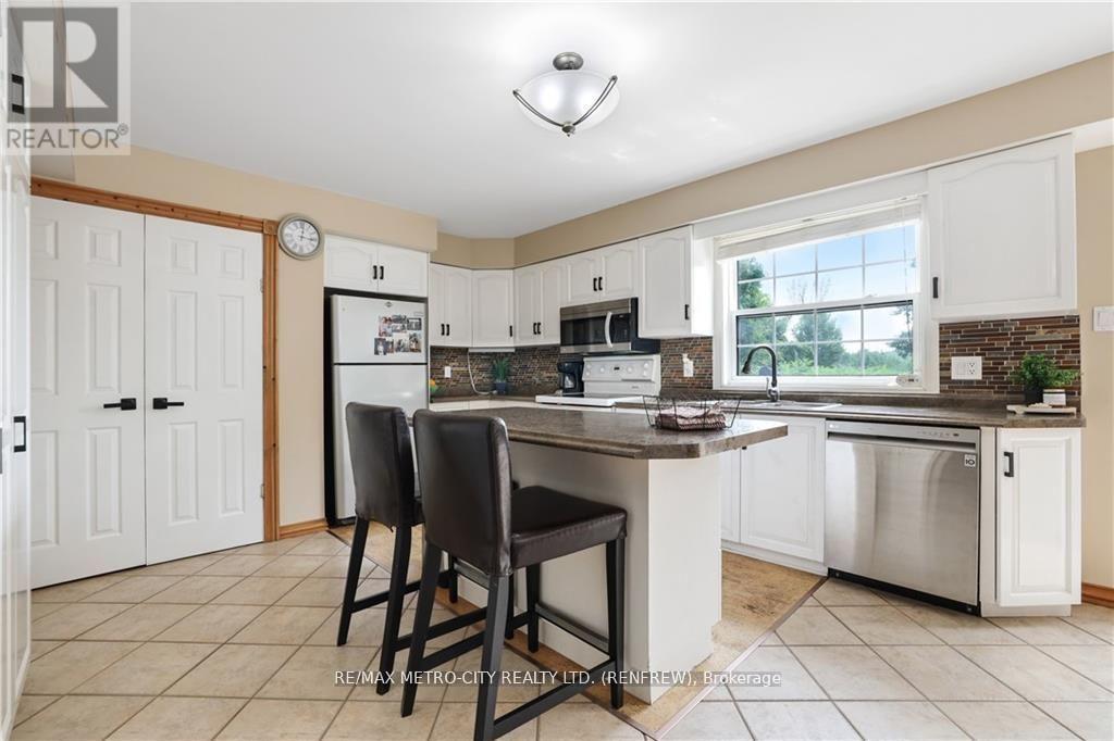 121 Pheasant Run, Greater Madawaska, Ontario  K0J 1H0 - Photo 7 - X12172122