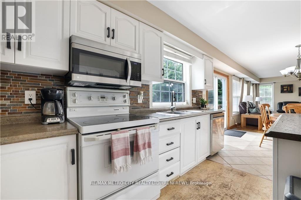 121 Pheasant Run, Greater Madawaska, Ontario  K0J 1H0 - Photo 8 - X12172122