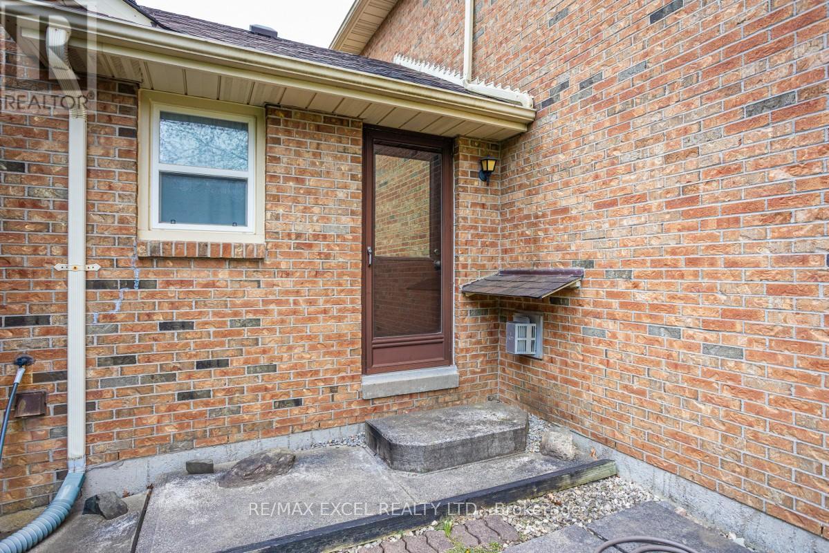 8 Boyd Court, Markham, Ontario  L6C 1A6 - Photo 44 - N12134897