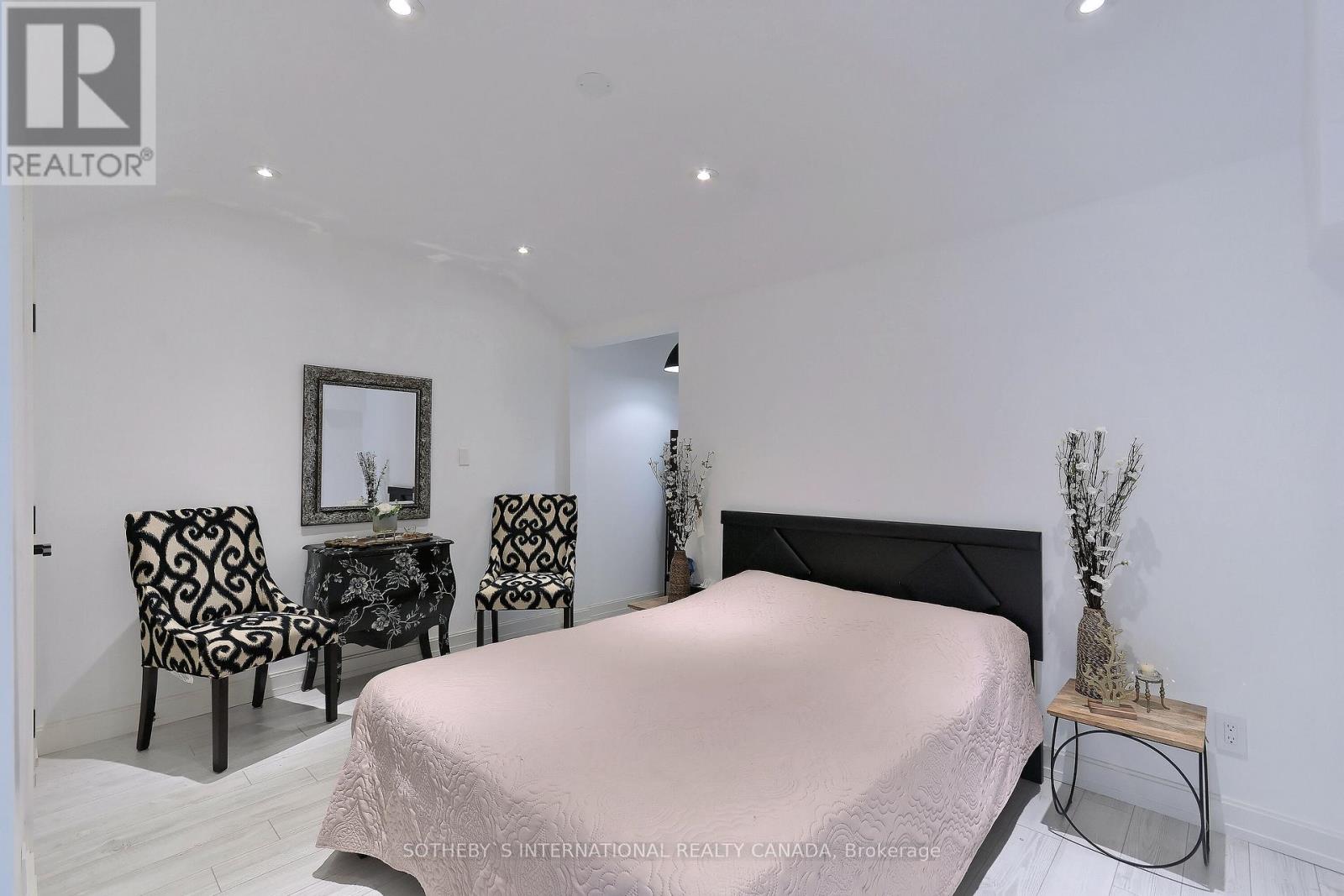 38 Hilltop Boulevard, Whitchurch-Stouffville, Ontario  L0H 1G0 - Photo 8 - N12090275