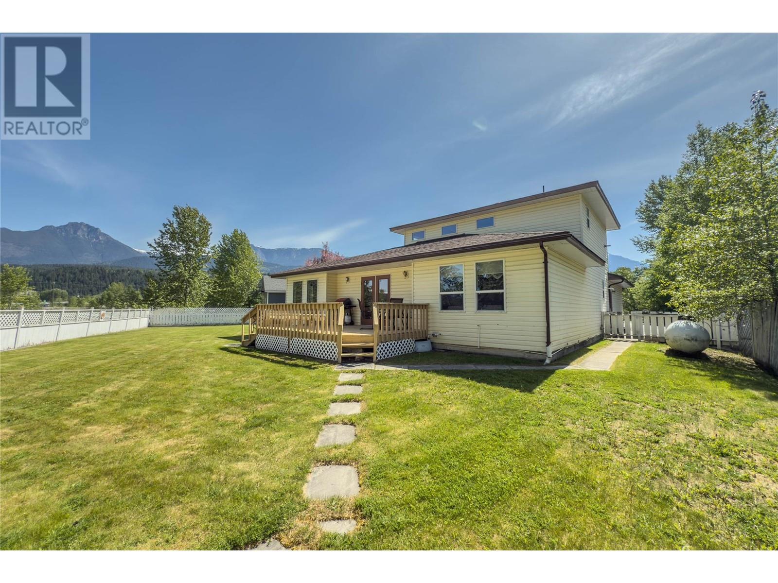 422 Riverglen Drive, Golden, BC V0A1H0