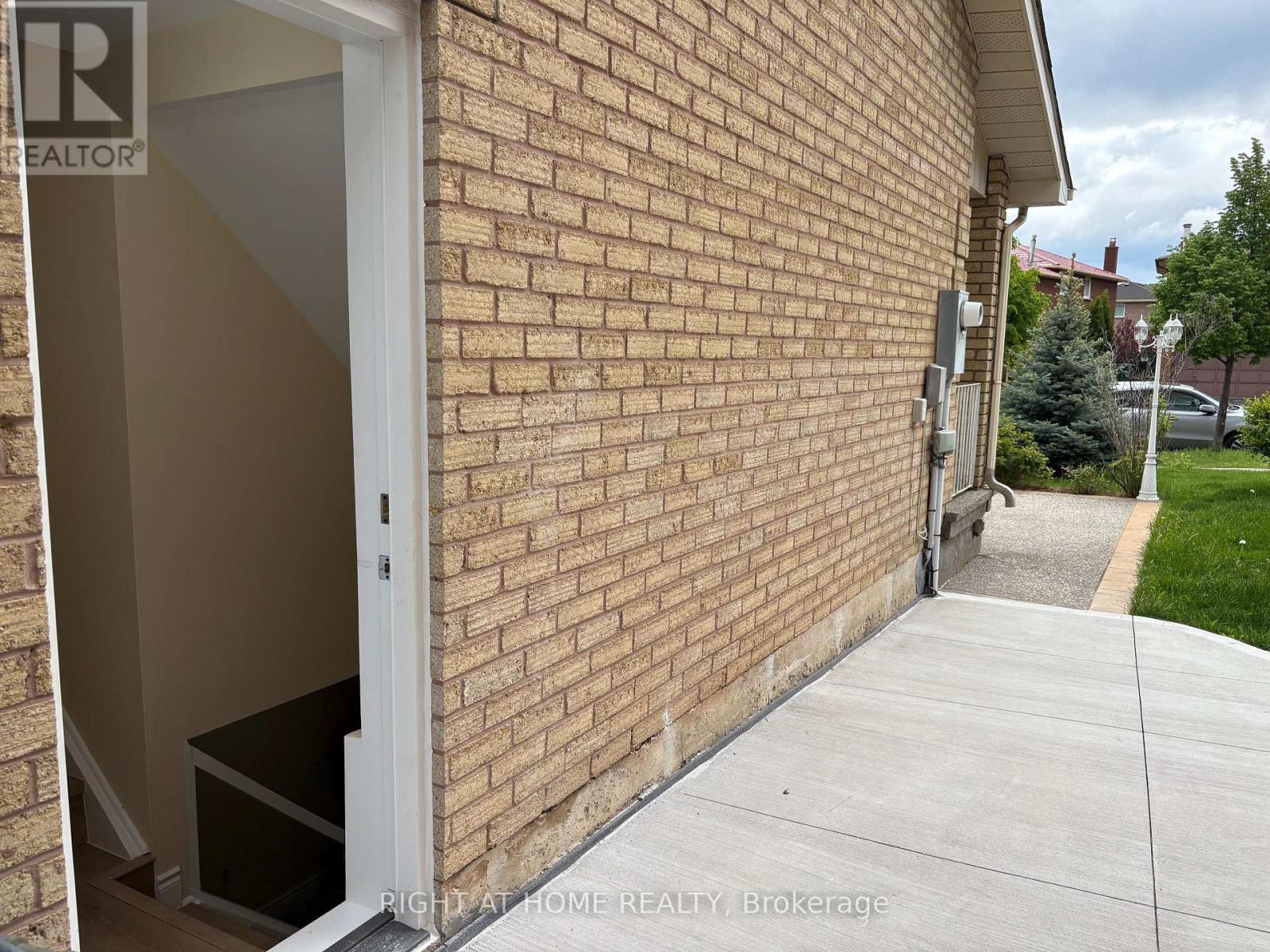 BASEMENT - 158 DUMFRIES AVENUE, Brampton, Ontario