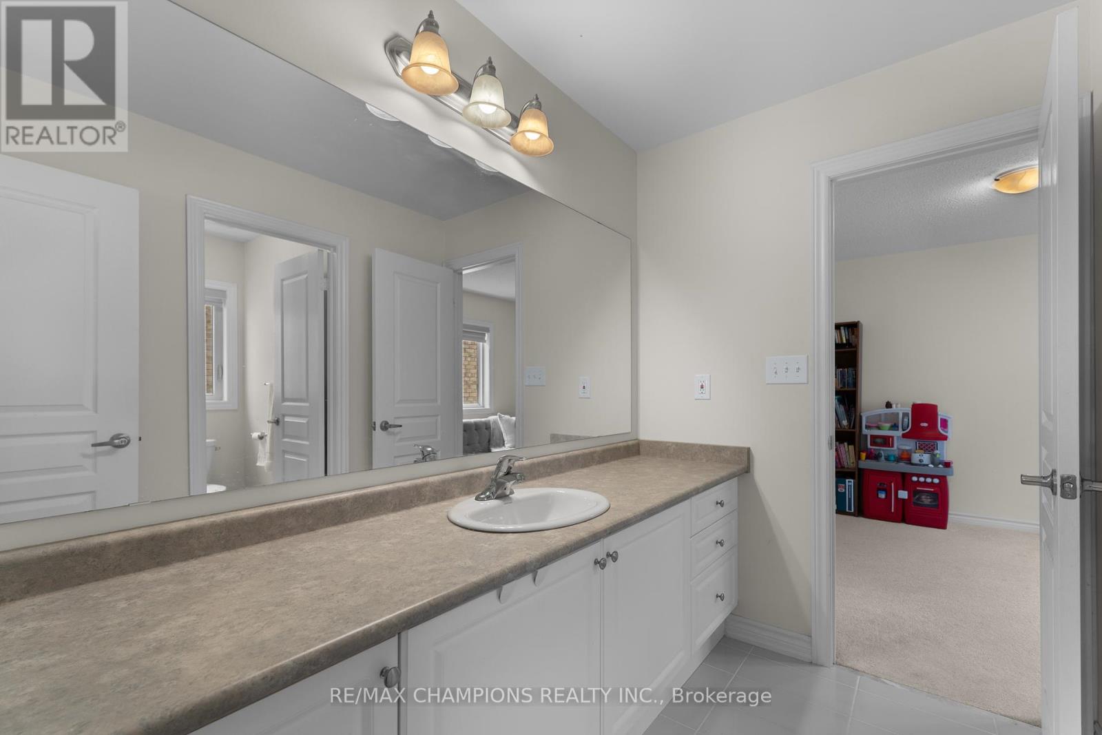 13 Venue Road, Brampton, Ontario  L6P 4E5 - Photo 26 - W12169293