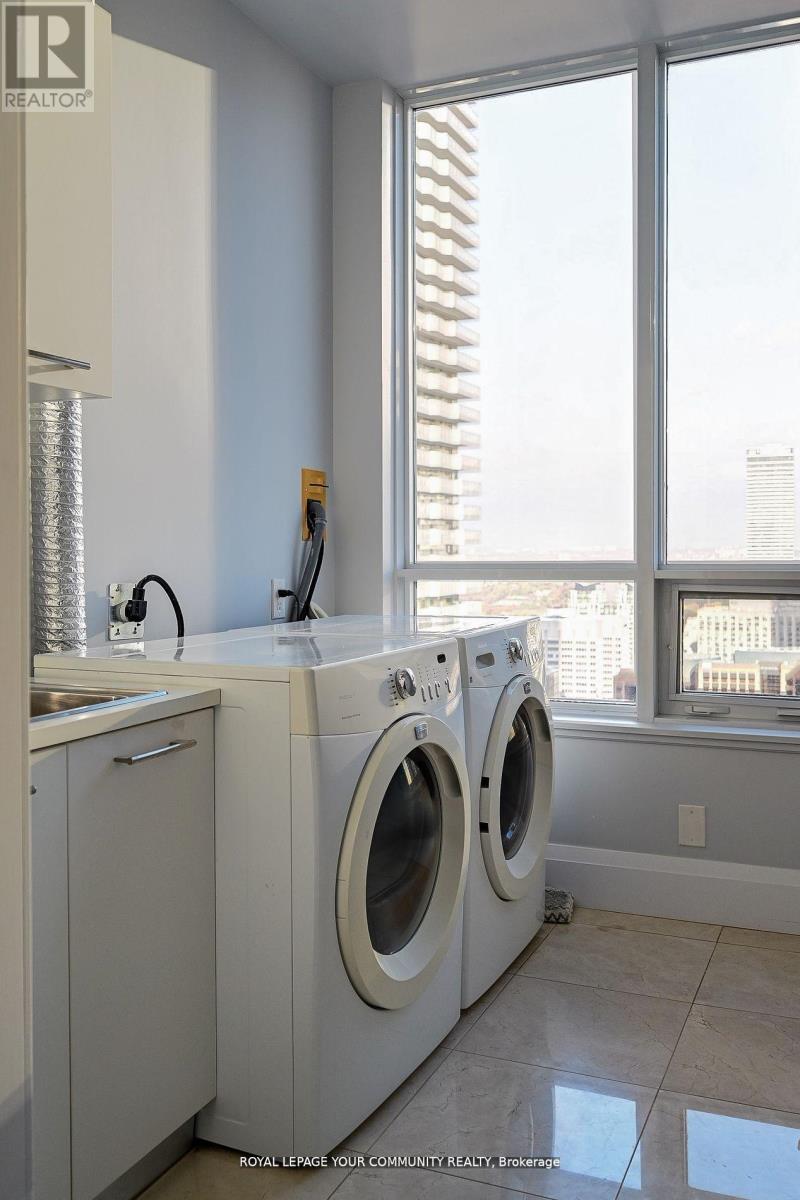 Ph 35 - 21 Balmuto Street, Toronto, Ontario  M4Y 1W4 - Photo 14 - C12172139