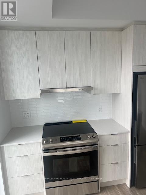 4011 - 430 Square One Drive, Mississauga, Ontario  L5B 0L6 - Photo 15 - W12172135